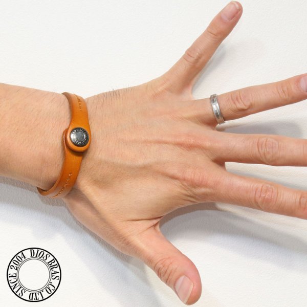 画像6: ブレスレット メンズ レザー ブレス 牛革 ロゴボタン バングル 【 メール便送料無料 】 選べる♪全2色 本革 革 バングル レザーブレスレット レザーブレス アメカジ系 サロン系 キレカジ系 に♪ (6)