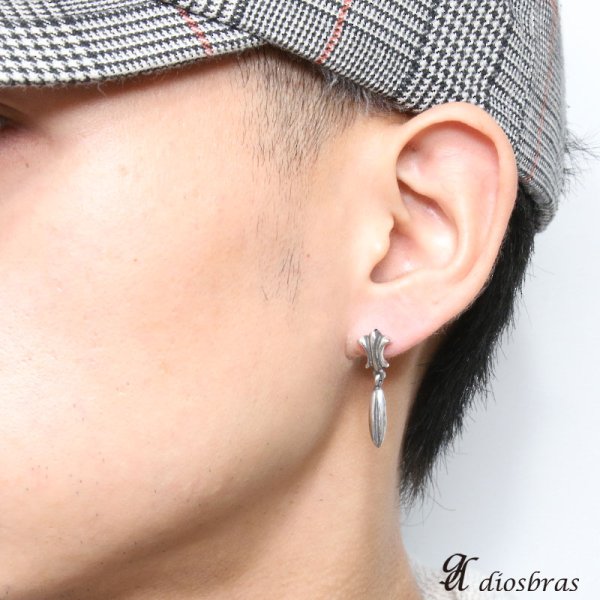 画像3: 【メンズピアス】【シルバーアクセサリー】【シルバーピアス】●バラ売り(片耳のみ)■シャープでキレイめハードな横顔に!【 メンズ|アクセサリー|ピアス|クロス・十字架|フレア・リリー・百合・ユリの紋章|ナイフ|剣 】 (3)