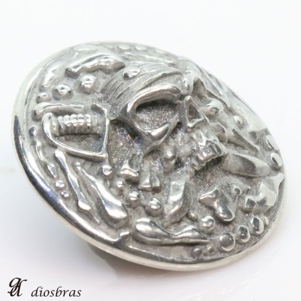 画像2: コンチョ スカル　ドクロ　骸骨　アラベスク　コンチョ　海賊　パイレーツオブカリビアン　クロス　十字架　エンブレム　亜鉛合金製　コンチョ　シルバー９２５コンチョ　財布　ウォレット　メンズ　（ネジ式）【メール便なら送料無料！！】 (2)