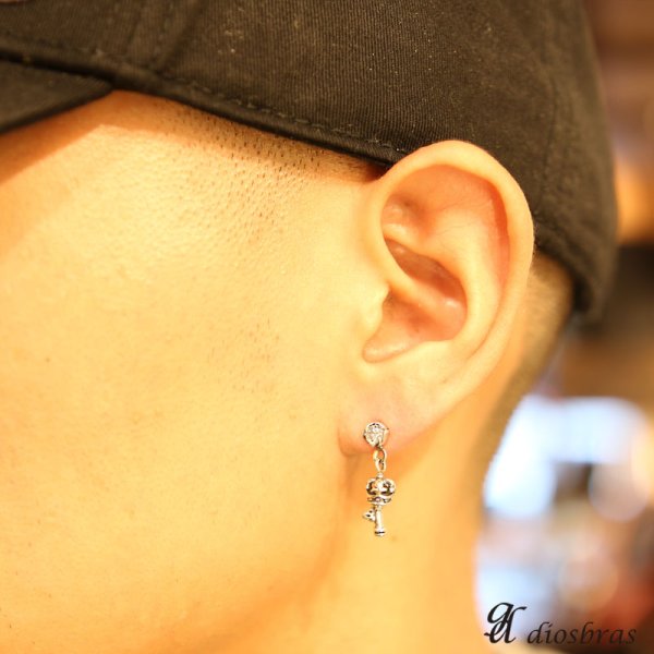 画像3: 本物シルバー925 ジルコニア キーデザイン ドロップピアス 鍵 片耳ピアス 単品 メンズ レディース ブリリアンカット 多角カッティング  シルバー925 (3)