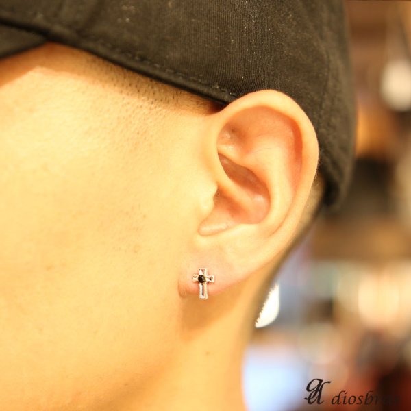 画像3: ステンレス フープピアス クロス 十字架 シルバー 金属アレルギー対応 メタル素材 シンプル 小さめ ブラックジルコニア リング  ピアス アクセサリー  メンズ  レディース  ジルコニアピアス ブラツク (3)