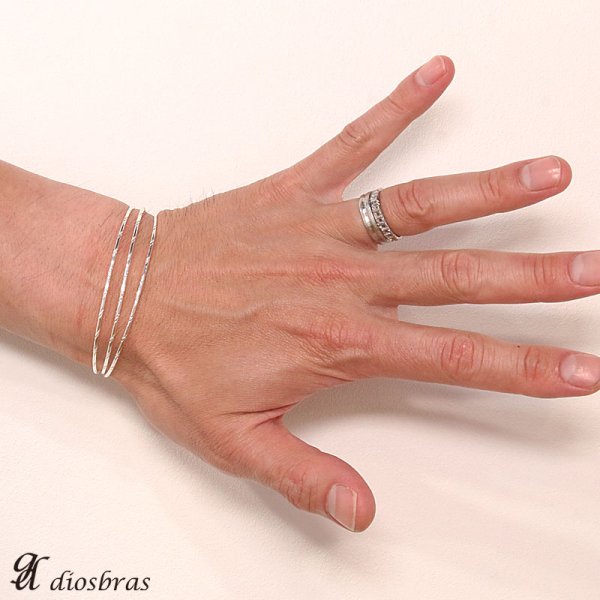 画像3: 3連 重ね付け風 エッジ シルバーバングル  ハンドメイド  プレーンバングル シンプル シルバーアクセサリー シルバーアクセサリー メンズ シルバーバングル ブレスレット シルバー925 メンズアクセサリー レディース 人気 ブレード バングル (3)