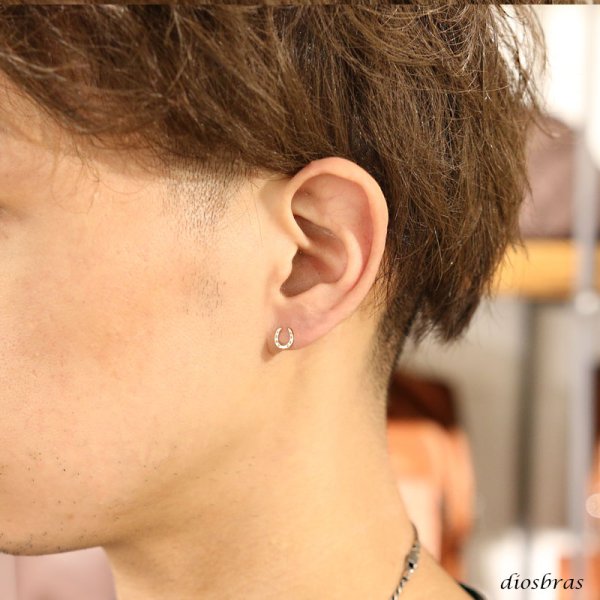 画像4: 18K 18金 ピアス 馬蹄 ホースシュー k18 シンプル ゴールド ピアス 18k メンズ レディース クロスピアス 18金 チャーム  メンズ レディース 片耳用 (4)