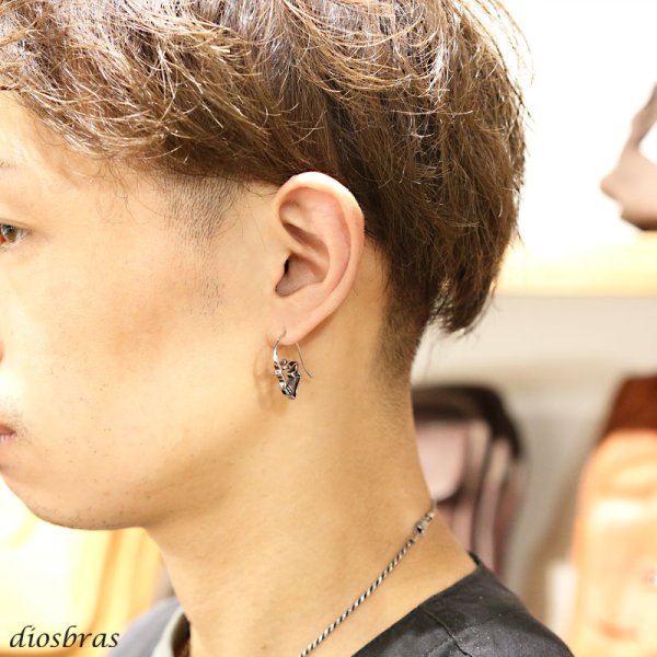 画像4: ステンレス スカル 骸骨 ドクロ フック式 ピアス クロス 十字架 シルバー 金属アレルギー対応 メタル素材 シンプル 小さめ リング  ピアス アクセサリー  メンズ  レディース  ジルコニアピアス ブラツク (4)