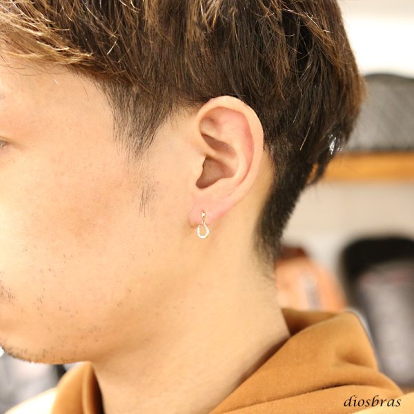 画像2: 18K 18金 ピアス 馬蹄 ホースシュー k18 シンプル ゴールド ピアス 18k メンズ レディース クロスピアス 18金 チャーム  メンズ レディース 片耳用 (2)