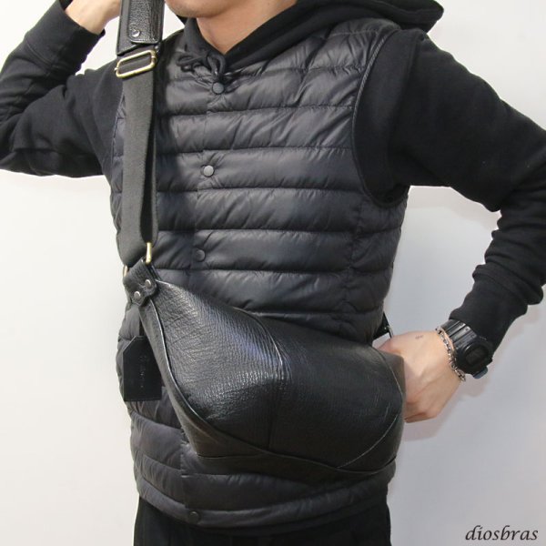 画像23: ボディバッグ 本革 ワンショルダーバッグ 革 メンズ ハンドメイド レザー ボディーバッグ レザーバッグ シャークスキン サメ革 鮫革 宮城県 気仙沼産ヨシキリザメ 吉切鮫 ブルーシャーク 牛革 ショルダーバック ショルダー   バッグ  大容量  国内唯一エコレザー認定 (23)