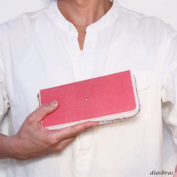 画像2: 匠プレミアムシリーズ VALENA-ヴァレナ- 財布 ラウンドファスナー メンズ レディースマルチカラーファスナー 本革 カットスティングレー エイ革  大容量 ラウンドファスナー ウォレット ガルーシャ ラウンド ジッパー ZIPPER 財布 ヌメ革 レザーウォレット ロングウォレット バイカー 長財布 牛革 紳士 婦人 ピュアピンク (2)