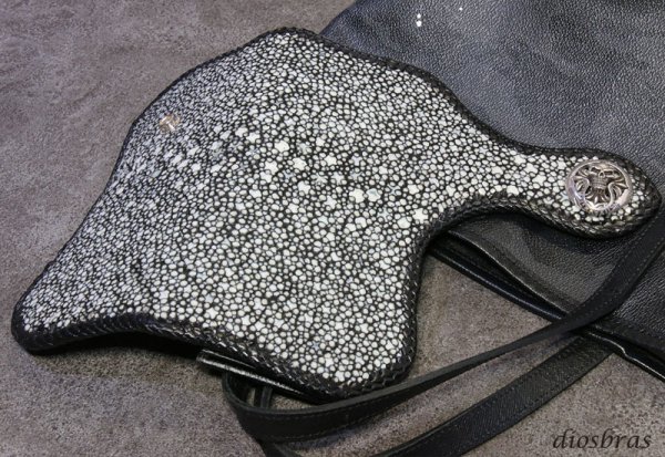 画像4: メンズ長財布 バイカーズウォレット イバラエイ レザーウォレット 本革 カットスティングレー スター エイ革 長財布 バイカーズウォレット レザーウォレット シルバー925コンチョ 革財布 皮財布 ロングウォレット 天然皮革 梅花皮 かいらぎ メンズ 長財布 ガルーシャ (4)