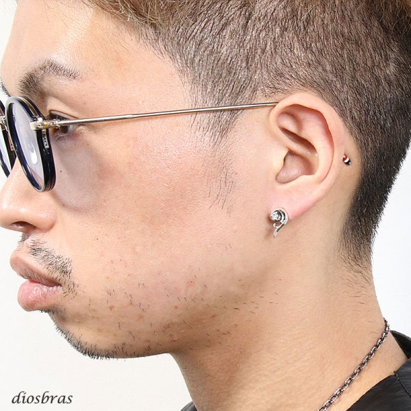 画像2: 【メンズピアス】【シルバーアクセサリー】【シルバーピアス】ハート フェザー アラベスク ブラック ジルコニア ●2個セット(両耳)■シャープでキレイめハードな横顔に!【レディース メンズ|アクセサリー|ピアス|クロス・十字架|フレア・ 】 (2)