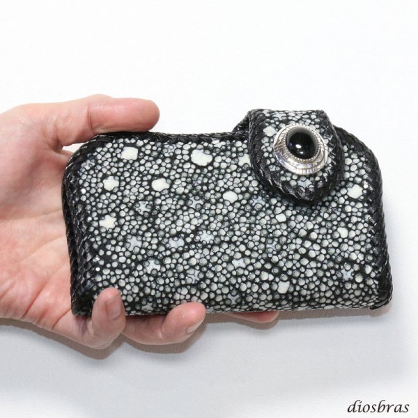 画像2: メンズ 二つ折り財布 バイカーズウォレット  イバラエイ ミドル ハーフウォレット シンプル レザーウォレット 本革 カットスティングレイ エイ 革 シルバー925コンチョ 革財布 皮財布 ロングウォレット 天然皮革 天然皮革 梅花皮 かいらぎ メンズ 長財布 ガルーシャ (2)