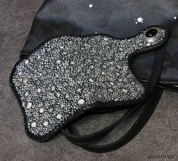 画像8: メンズ 二つ折り財布 バイカーズウォレット  イバラエイ ミドル ハーフウォレット シンプル レザーウォレット 本革 カットスティングレイ エイ 革 シルバー925コンチョ 革財布 皮財布 ロングウォレット 天然皮革 天然皮革 梅花皮 かいらぎ メンズ 長財布 ガルーシャ (8)