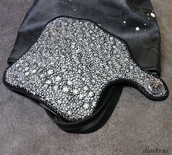 画像4: メンズ長財布 バイカーズウォレット イバラエイ レザーウォレット 本革 カットスティングレー スター エイ革 長財布 バイカーズウォレット レザーウォレット シルバー925コンチョ 革財布 皮財布 ロングウォレット 天然皮革 梅花皮 かいらぎ メンズ 長財布 ガルーシャ (4)