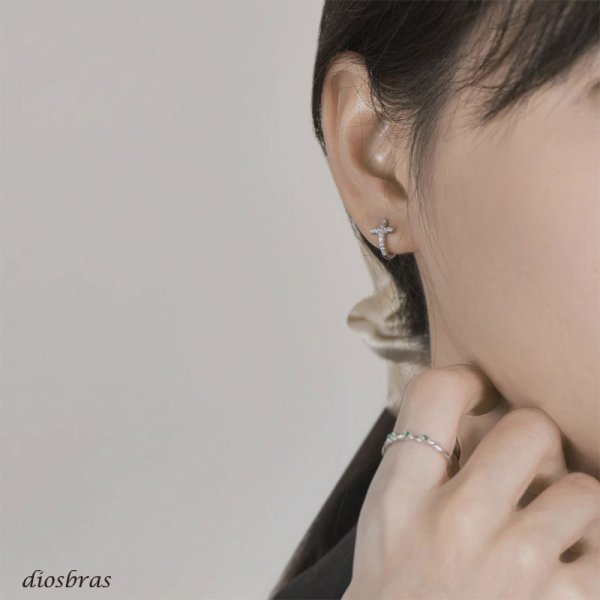 画像2: ピアス スマイル　スマイルマーク　ニコチャン フープ　リング コインピアス  シンプル ゴールド ピアス  メンズ レディース クロスピアス 18金 チャーム クロス リリー 百合 クロス 十字架 メンズ レディース　両耳用 (2)