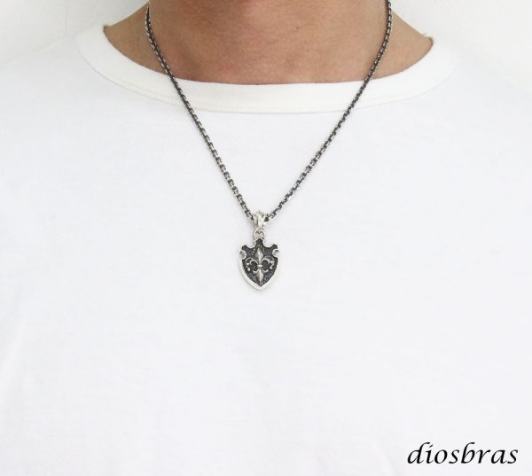 画像5: ユリの紋章 リバーシブル ペンダント ユリ リリー  ペンダント クロス 十字架 ミニクロス ブラック ジルコニア シルバー925 ペンダント トップ シルバー 925 ネックレス  メンズ レディース (5)