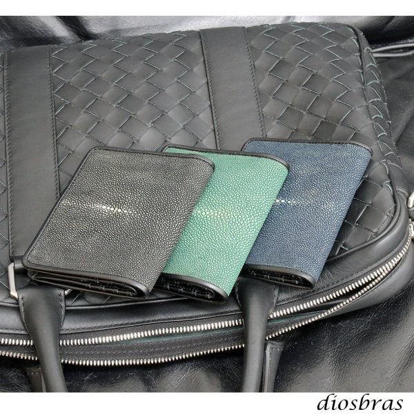 画像11: メンズ二つ折り レザーウォレット 本革 スティングレイ  スティングレー エイ革 シンプル スーパースリム 極薄 メンズ短財布 レザーウォレット 革財布 皮財布 ショートウォレット 本物 天然皮革 レディース 紳士財布 プレゼント 二つ折り財布 スティングレー ガルーシャ (11)