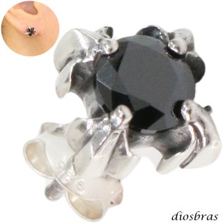 約200種類以上を取り揃えたピアスを是非ご覧ください。