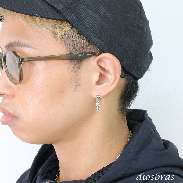 画像2: 【メンズピアス】ドロップピアス【シルバーアクセサリー】【シルバーピアス】　アラベスク　ドロップピアス　●単品売り（片耳）■シャープでキレイな横顔に！【レディース メンズ｜アクセサリー｜ピアス｜クロス・十字架｜フレア・ 】 (2)