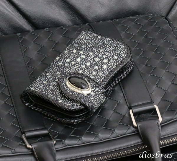 画像9: メンズ 二つ折り財布 バイカーズウォレット  イバラエイ ミドル ハーフウォレット シンプル レザーウォレット 本革 カットスティングレイ エイ 革 シルバー９２５コンチョ 革財布 皮財布 ロングウォレット 天然皮革 天然皮革 梅花皮 かいらぎ メンズ 長財布 ガルーシャ (9)