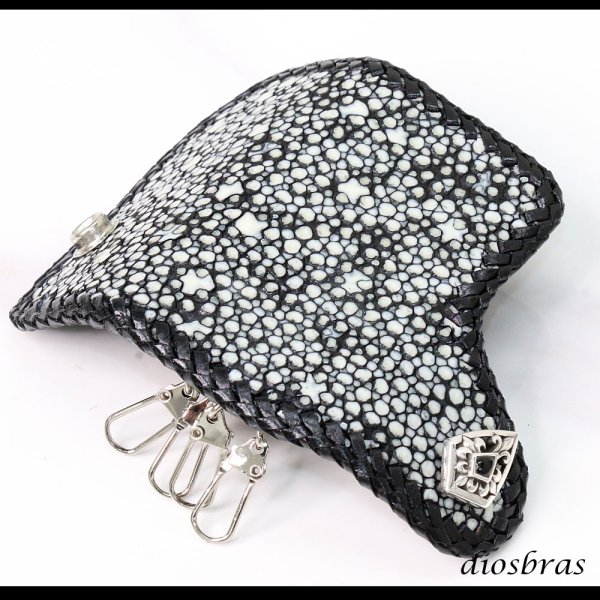 画像3: キーケース　４連　ガルーシャ　スティングレイ メンズ レディース 本革 スティングレー スター エイ革 梅花皮 かいらぎ イバラエイ ガルーシャ   スタースティングレー バイカー 牛革 ハンドメイド　コンチョ (3)